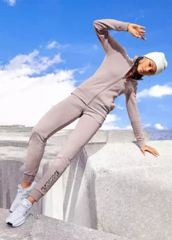 Bench Logo Print Sweatpants -Modish Dress Up Bench Logo Print Sweatpants31629255FRSP W01